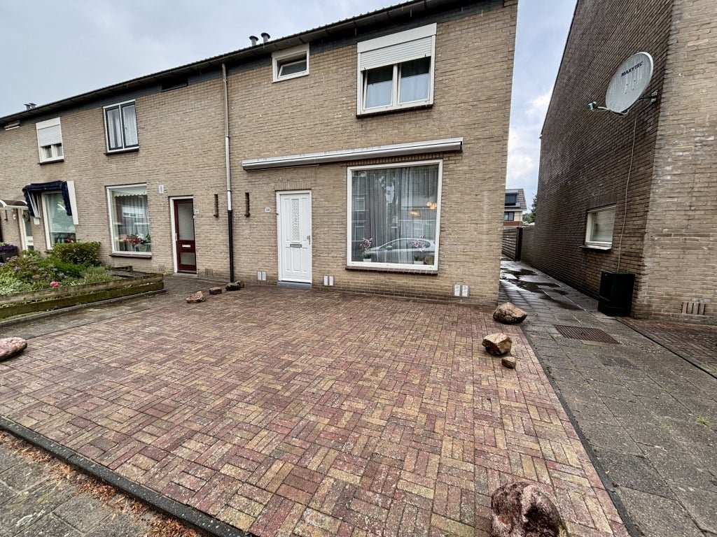 Rental property in James Rossstraat, Enschede