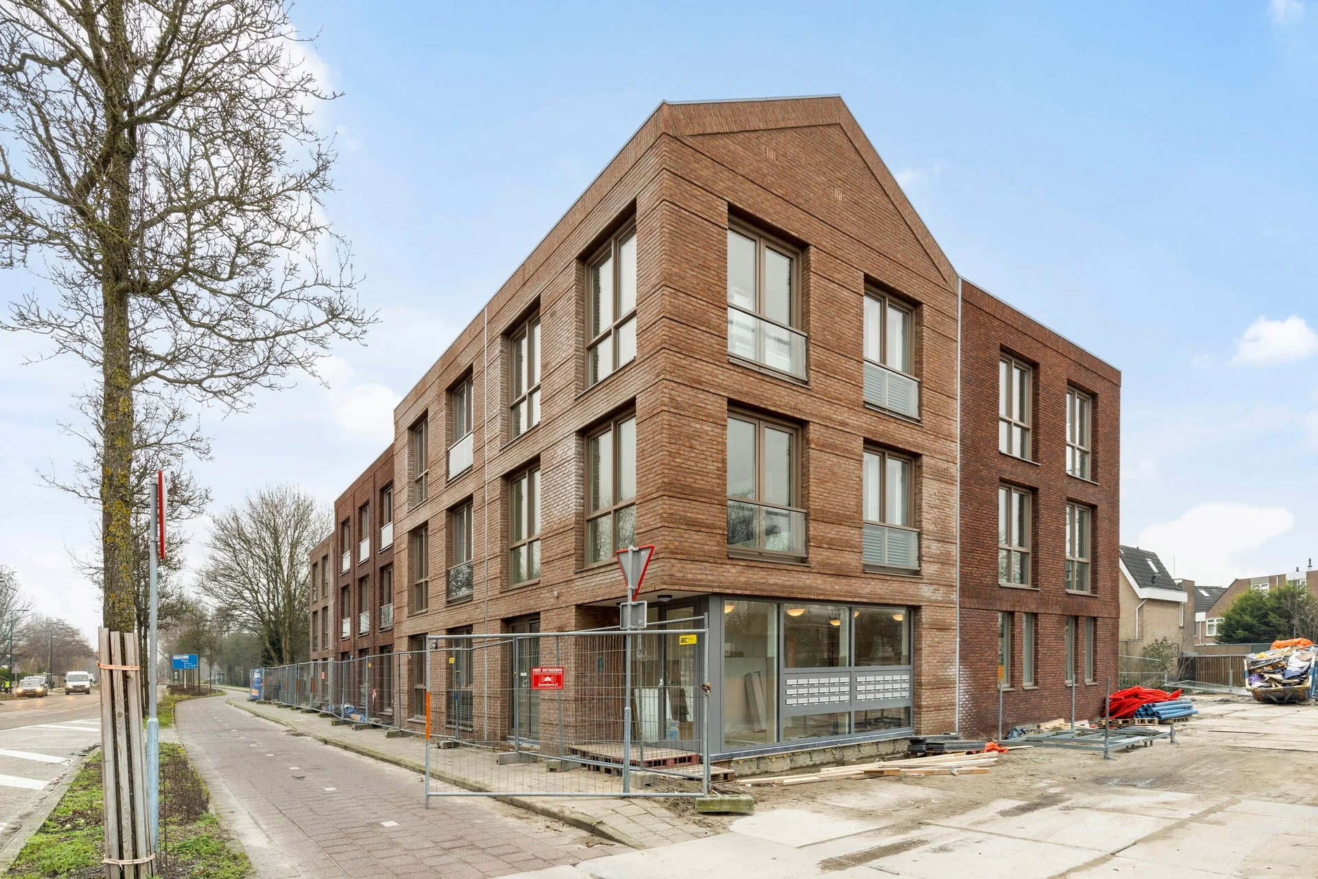 Rental property in Hoge Rijndijk 48A-32, Zoeterwoude