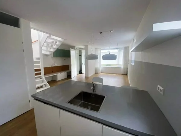 Rental property in Faradaypad, Leiden