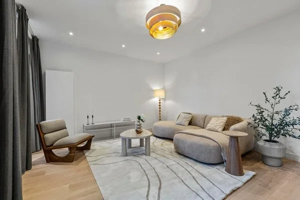 Rental property in Hillegomstraat 4-H, Amsterdam