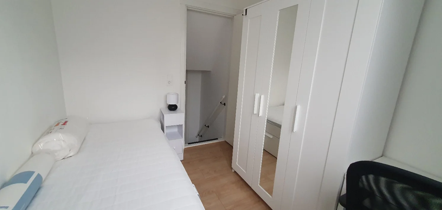 Rental property in Zestienhovensekade, Rotterdam