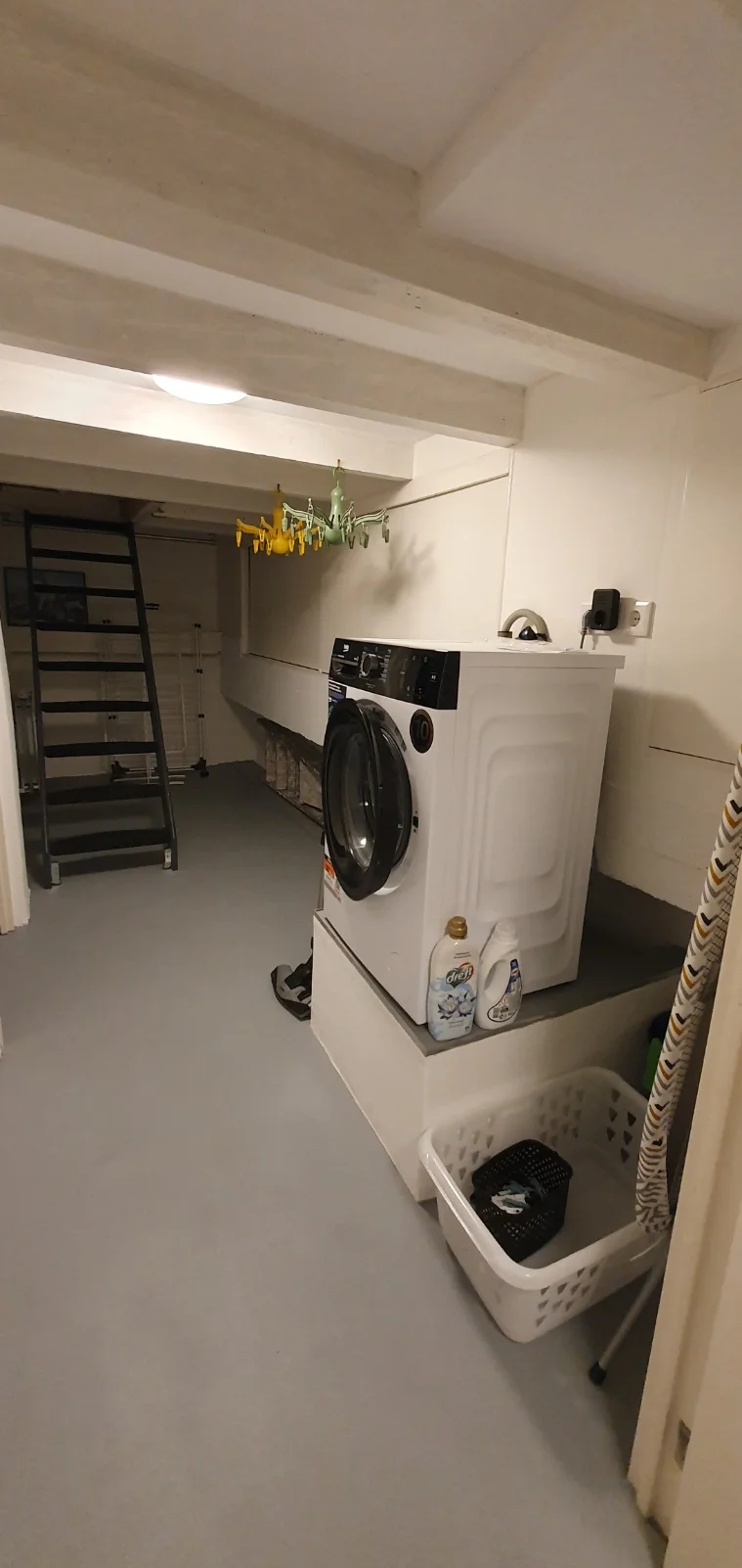 Rental property in Zestienhovensekade, Rotterdam