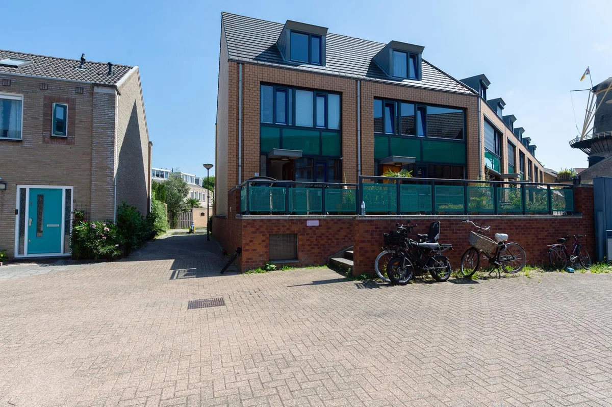 Rental property in Burgemeester Honnerlage Gretepad 11, Schiedam