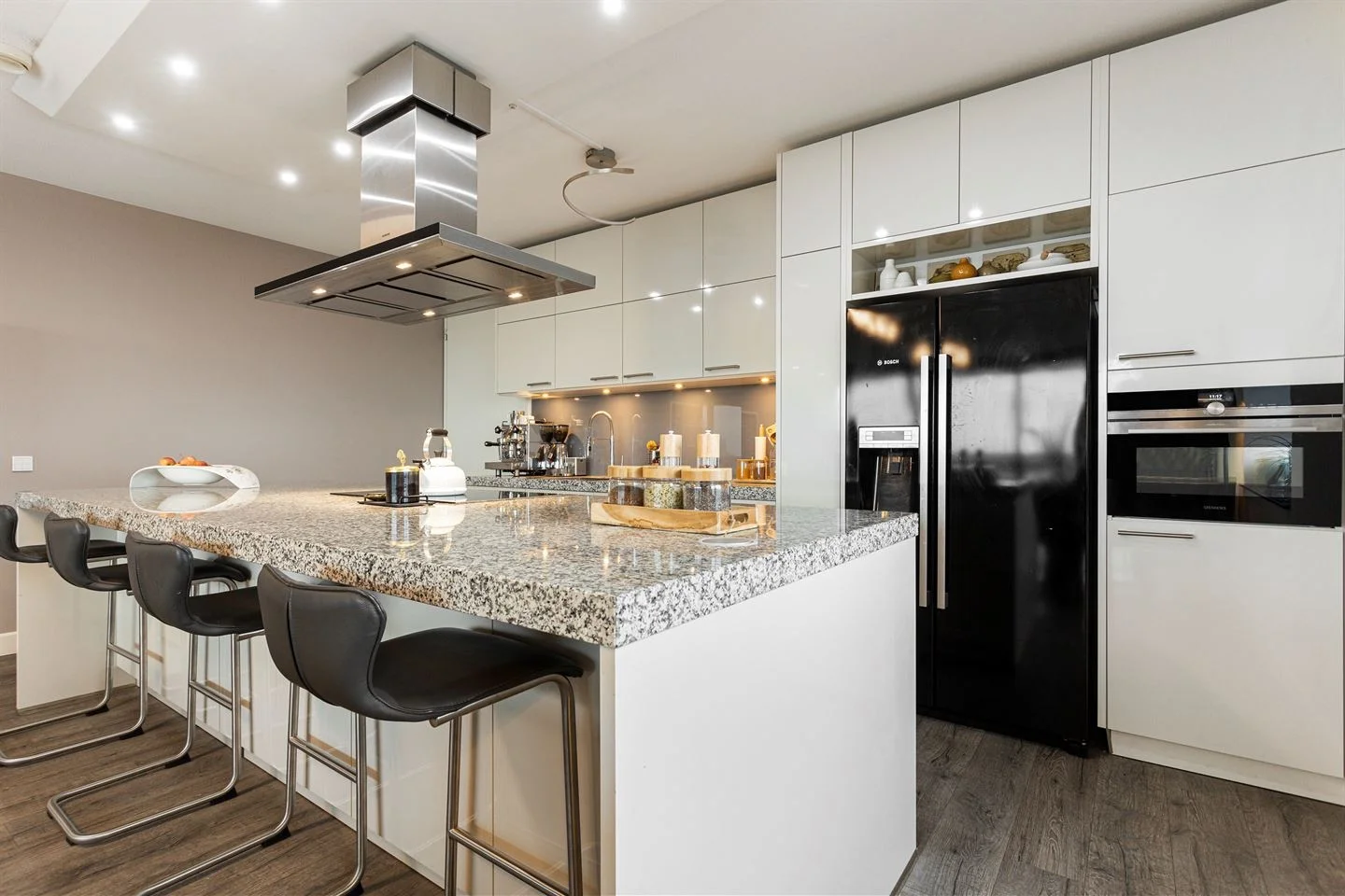 Rental property in Anna van Buerenstraat, The Hague