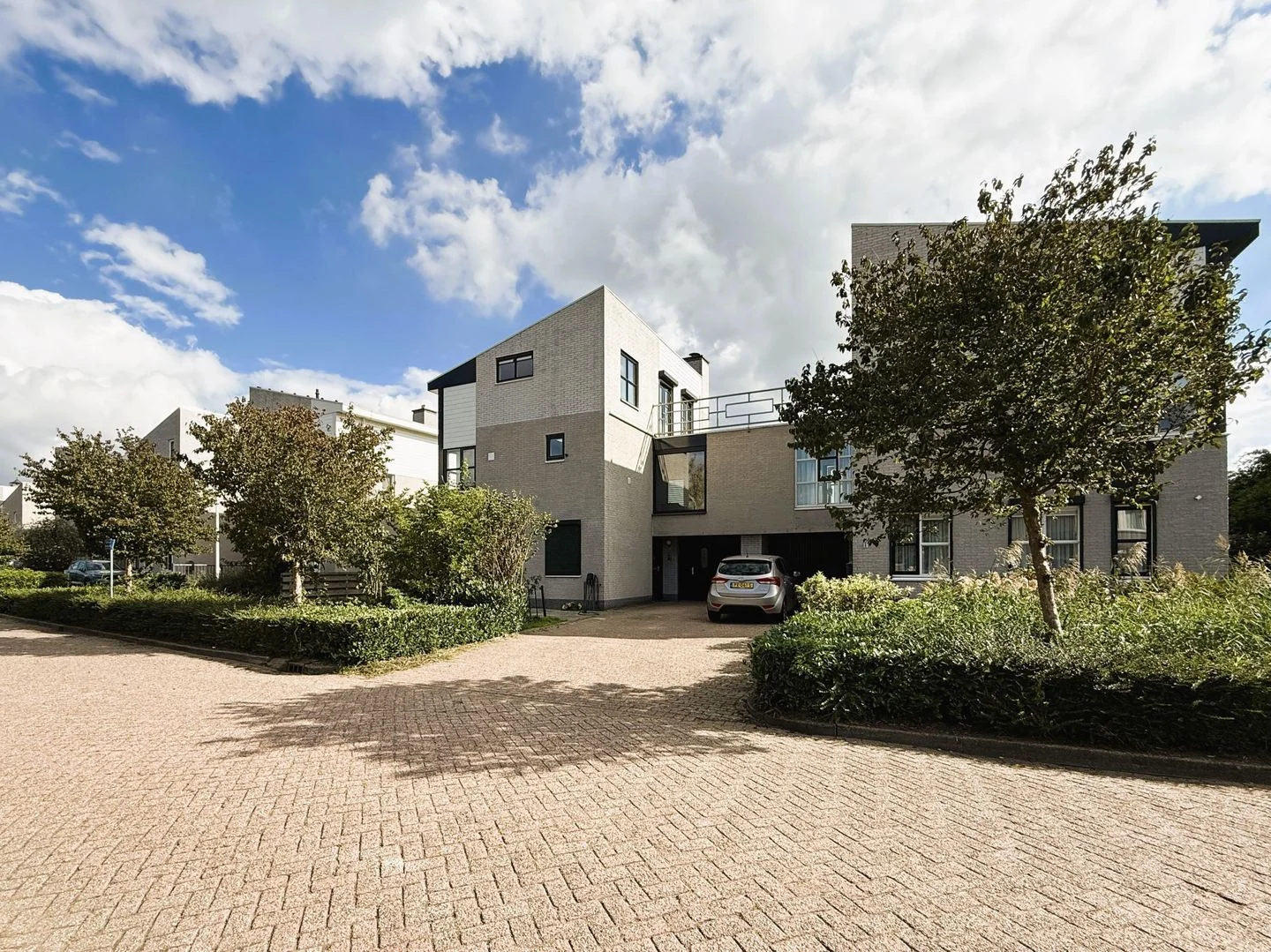 Rental property in Teding van Berkhoutweg 36, Halfweg