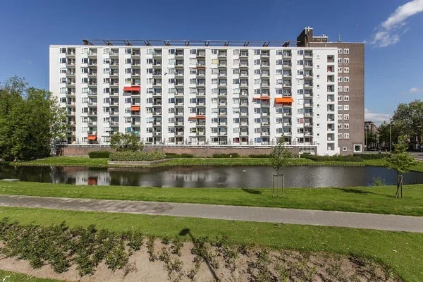 Rental property in Suze Groeneweglaan, Rotterdam