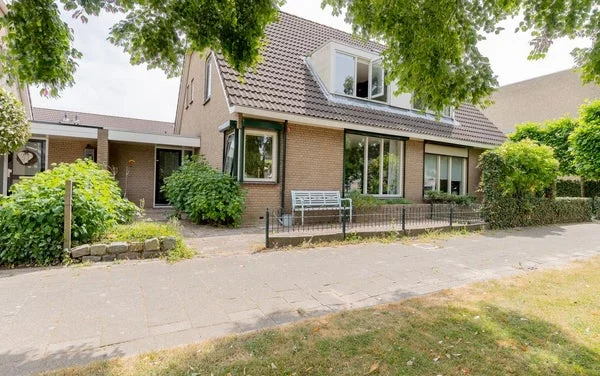 Rental property in Van Wassenaarvliet 7, Barendrecht