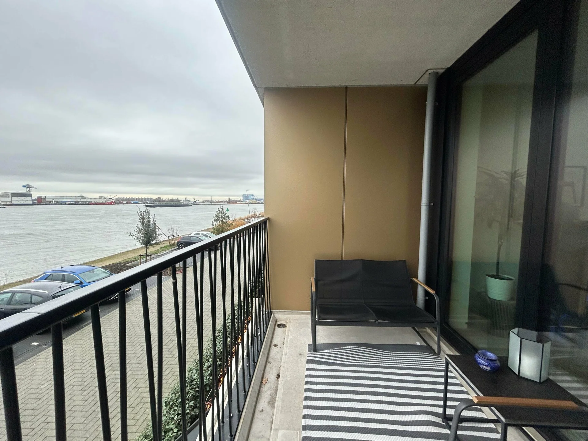 Rental property in Pampuskade, Rotterdam