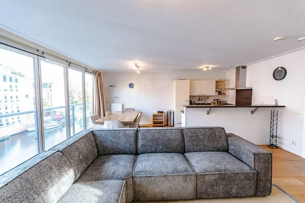 Rental property in Valkenburgerstraat, Amsterdam