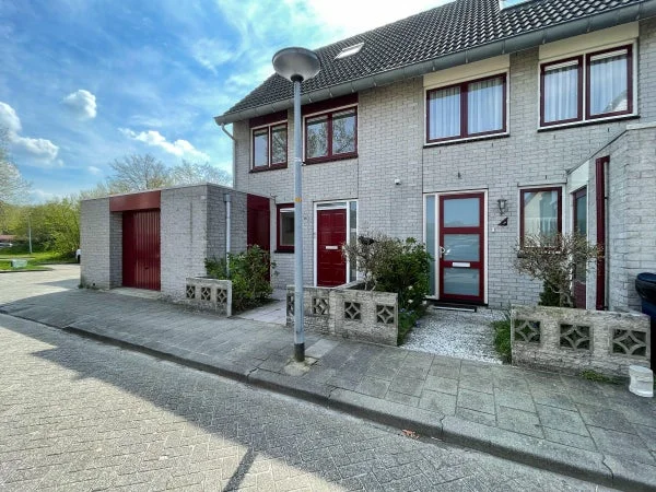 Rental property in Erik Satiestraat, Almere