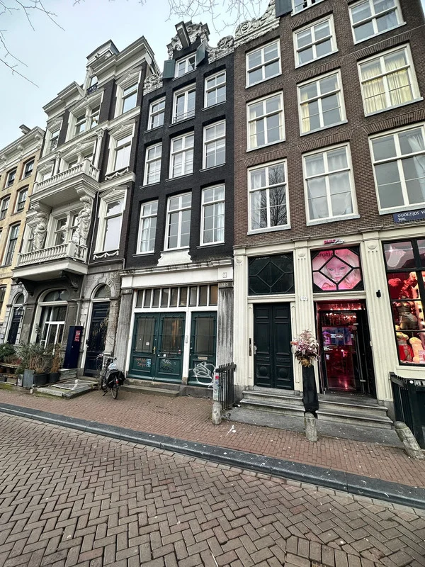 Rental property in Oudezijds Voorburgwal 133-3, Amsterdam