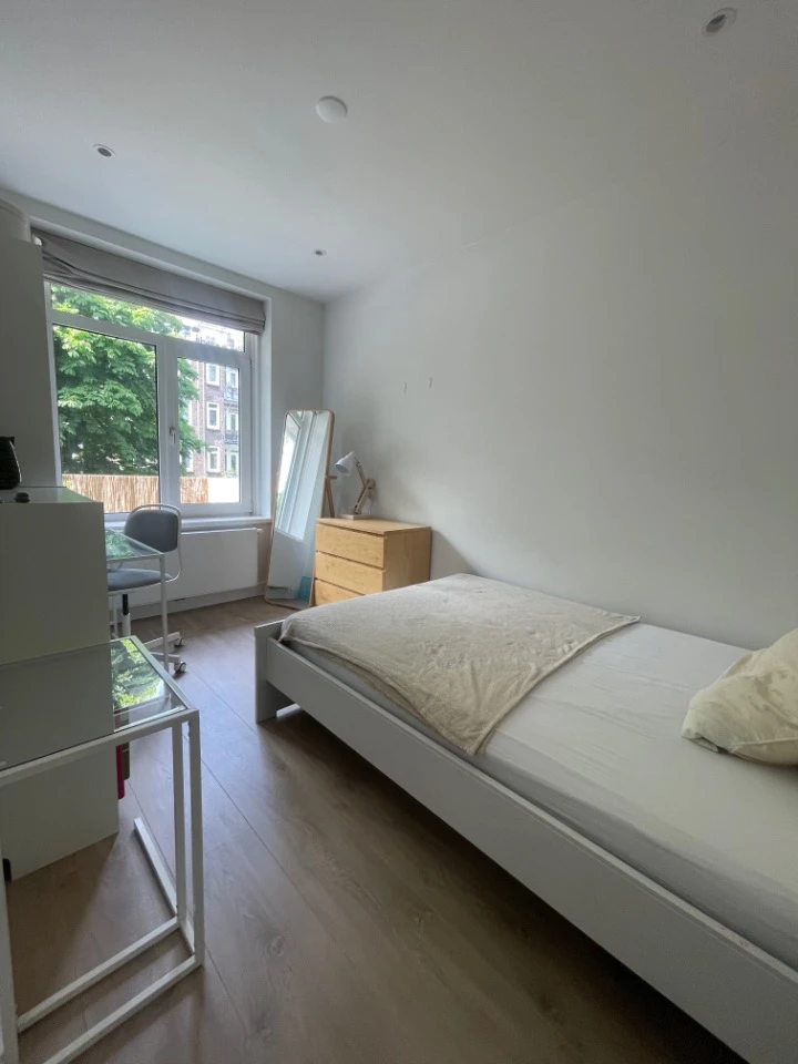 Rental property in Koningin Wilhelminaplein, Amsterdam
