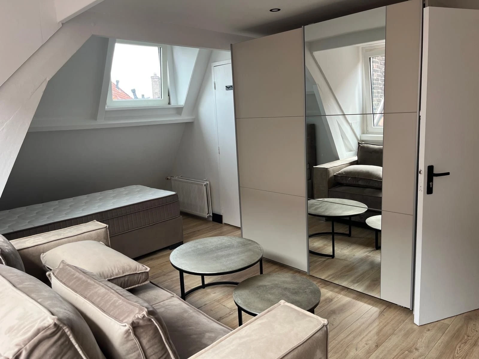 Rental property in Mathenesserweg, Rotterdam