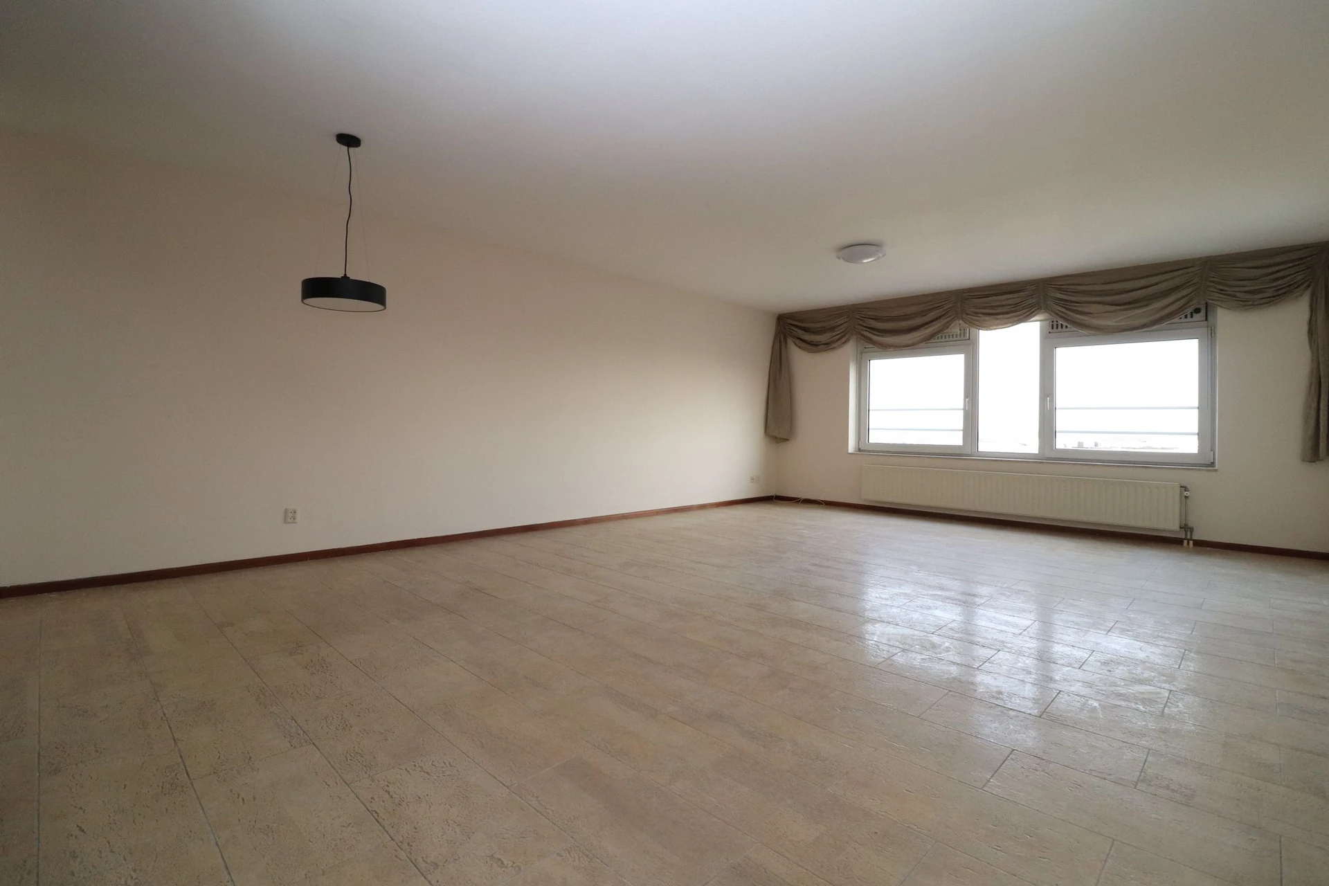 Rental property in Strevelsweg 900, Rotterdam