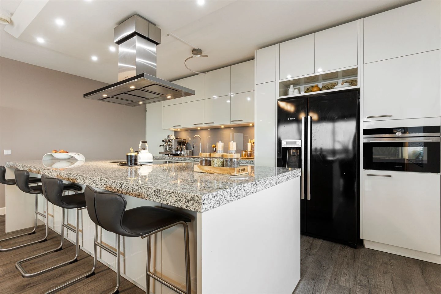 Rental property in Anna van Buerenstraat, The Hague