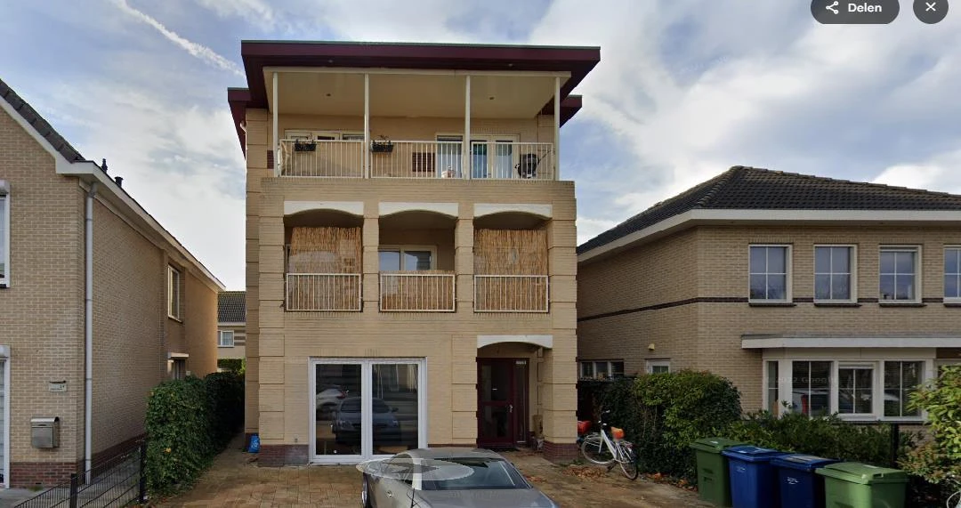 Rental property in Familie Doorzonstraat, Almere
