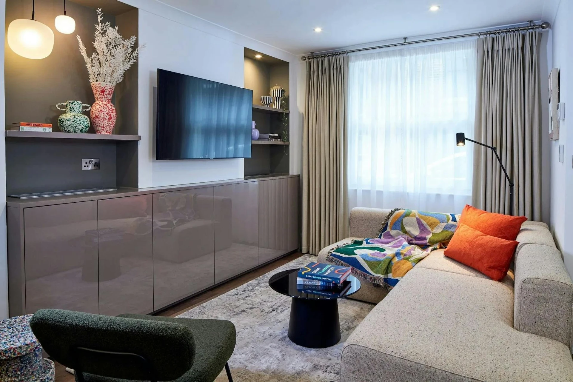 Rental property in Witte de Withstraat, Rotterdam