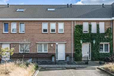 house de 120m2 à louer pour 1950€/mois à Pastoor Mulkenshof, Maastricht