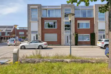 190m2 house te huur voor 2700€/maand in Peursumstraat, Zoetermeer