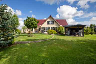 220m2 house to rent for 3750€/month in Loeteweg, Hazerswoude-Dorp