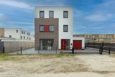 239m2 house to rent for 2750€/month in Koriander 67, Lelystad