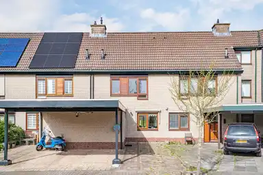 156μ² house προς ενοικίαση για 1875€/μήνα σε Papiermolen 42, Capelle aan den IJssel