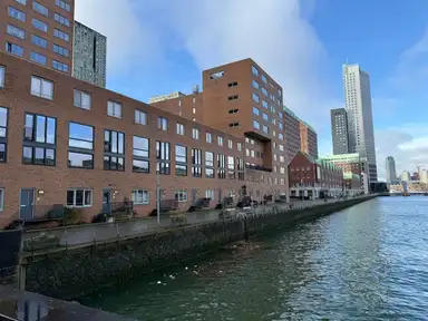 128m2 house à louer pour 3750€/mois à S. van Ravesteynkade, Rotterdam