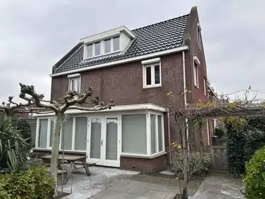 149m2 house à louer pour 2951€/mois à Schoener 17, Alblasserdam