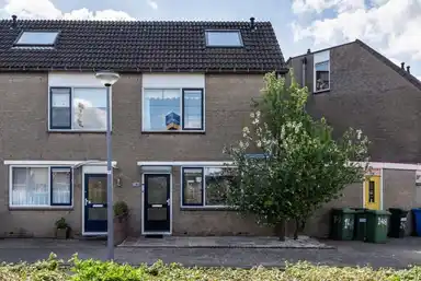 120m2 house to rent for 1995€/month in Beverwaardseweg, Rotterdam
