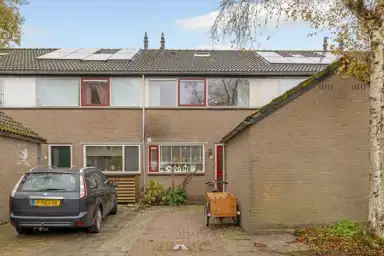 105m2 house to rent for 3000€/month in Meester Quantplein, Bergen