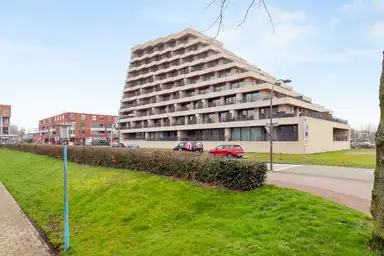117m2 apartment to rent for 2995€/month in Neringweg, Lelystad