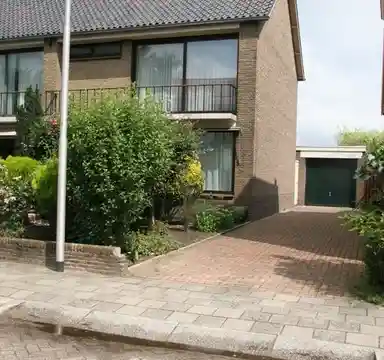 150m2 house to rent for 2750€/month in Stationsweg 182A, Hillegom
