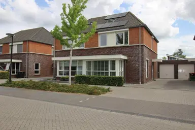 133m2 house to rent for 1995€/month in Timmerliedengilde 12, Dronten