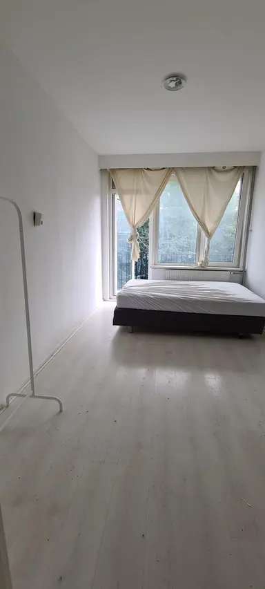 63m2 room to rent for 770€/month in Hogenbanweg, Rotterdam