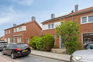 111m2 house to rent for 2950€/month in Doctor Poelsstraat 17, Wateringen