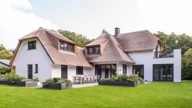 306m2 house to rent for 4950€/month in Rondelaan 13, Bergen