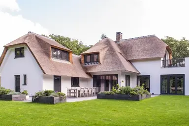 306m2 house to rent for 5900€/month in Rondelaan 13, Bergen
