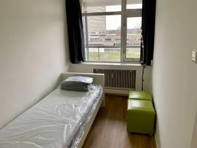 14m2 room to rent for 750€/month in Burgemeester Caan van Necklaan, Leidschendam