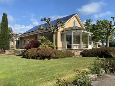 224m2 house to rent for 3750€/month in Oegstgeesterweg, Rijnsburg