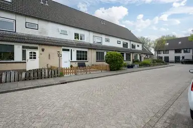 113m2 house to rent for 2400€/month in Erik Satiestraat, Almere