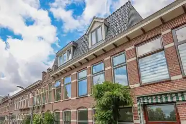 133m2 house to rent for 2950€/month in Teylerplein 19, Haarlem