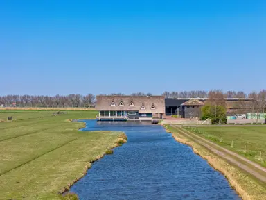 227m2 house to rent for 6000€/month in Kanaaldijk 24, Spijkerboor