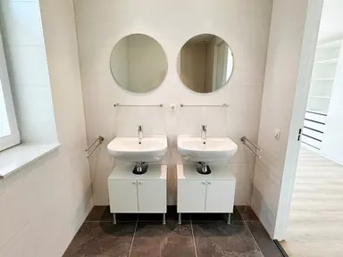 120m2 apartment to rent for 3950€/month in Westeinderweg, Leidschendam