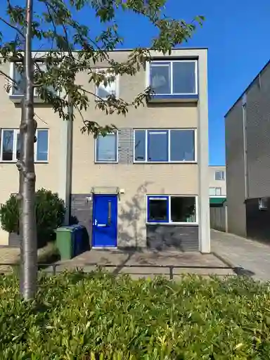 140m2 house to rent for 2400€/month in Floris Versterstraat 111, Almere