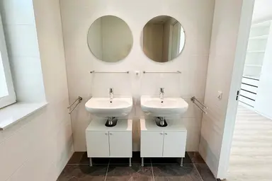 120m2 apartment to rent for 3950€/month in Westeinderweg 11, Leidschendam