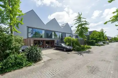 137m2 house to rent for 2450€/month in Ravelijn 18, Vijfhuizen