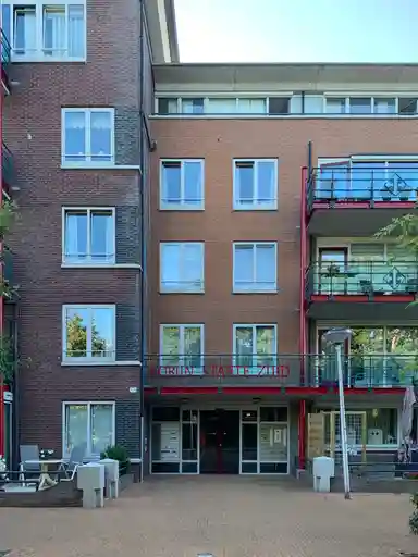 107m2 apartment to rent for 1311€/month in Parallelweg 33, Noordwijk