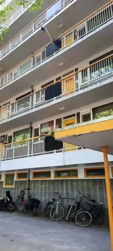38m2 studio to rent for 708.66€/month in Heemstedestraat 337, Amsterdam