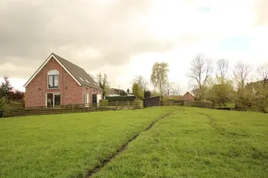 160m2 apartment to rent for 1595€/month in Achthovenerweg 53, Leiderdorp