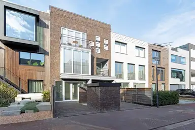 122m2 apartment to rent for 3250€/month in Chris van Abkoudestraat 21, Leiden